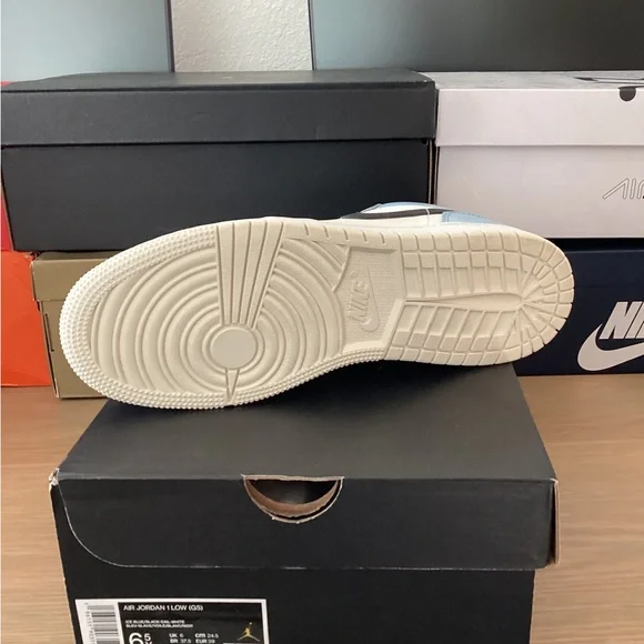 Air Jordan 1 Low UNC Blue White Black Size 8 women or 6.5 Youth New w/ Box - Picture 2 of 7